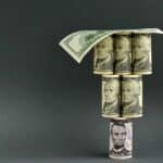 Read more about the article 连续加息导致美股投资闪崩？是抄底还是观望？ | AI Financial恒益投资