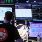 Read more about the article 股市周五下滑，但主要股指仍朝着盈利的一周前进 | Ai Financial 财经日报