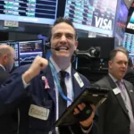 Read more about the article 道琼斯指数收涨逾250点，主要股指大幅上涨刷新历史新高 | Ai Financial 财经日报