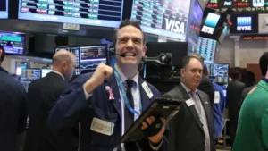 Read more about the article 道琼斯指数收涨逾250点，主要股指大幅上涨刷新历史新高 | Ai Financial 财经日报