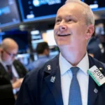 Read more about the article 股市周四上涨，标普500首次突破5,200点 | Ai Financial 财经日报