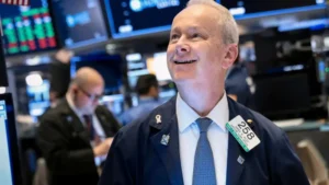 Read more about the article 股市周四上涨，标普500首次突破5,200点 | Ai Financial 财经日报