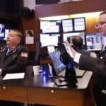 Read more about the article 华尔街大幅下跌，结束了自十月以来最糟糕的一周 | Ai Financial 财经日报