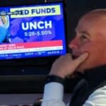 Read more about the article 道指收盘上涨，鲍威尔表示美联储的下一步举措不太可能是加息 | Ai Financial 财经日报