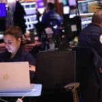 Read more about the article 华尔街在记录高位附近徘徊，平静交易仍在继续 | Ai Financial 财经日报