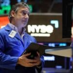 Read more about the article 华尔街小幅高开，但本周仍有可能收跌 | Ai Financial 财经日报