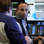 Read more about the article 标普500和纳斯达克指数在投资者忽略疲软经济数据的情况下，收盘创下新高| Ai Financial 财经日报