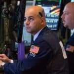 Read more about the article 标普500跌入回调区间，特朗普关税威胁再度打压股市| AiF 财经日报