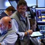 Read more about the article 道琼斯指数上涨并创下新纪录，美联储大幅降息后实现周度上涨 | Ai Financial 财经日报