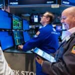 Read more about the article 道琼斯指数上涨逾250点，标普500指数收盘上涨并创下新纪录 | Ai Financial 财经日报