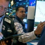 Read more about the article 道指周一收涨超300点，标普500连续两日上涨| AiF 财经日报