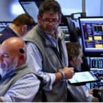 Read more about the article 芯片制造商遭遇低迷，标普500指数周三收低，投资者静待更多大型科技公司财报 | Ai Financial 财经日报