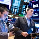 Read more about the article 道指下跌逾350点，从纪录高位回落，选后涨势暂歇 | Ai Financial 财经日报