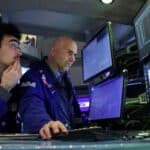 Read more about the article 道指下跌逾200点，标普500从纪录高位回落，因英伟达下滑 | AiF 财经日报