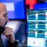 Read more about the article 道指暴跌逾800点，美债收益率飙升与赤字担忧引发抛售潮 | AiF 财经日报