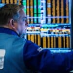 Read more about the article 标普500和纳指受冲击，Nvidia暴跌17%，市场恐惧AI泡沫破裂 | AiF 财经日报