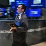 Read more about the article 标准普尔500指数上涨，纳斯达克在英伟达引发的抛售后反弹上涨2% | AiF 财经日报