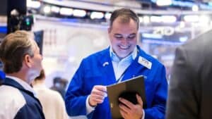 Read more about the article 道指连涨两日，收高300点，投资者无视关税动荡 | AiF 财经日报