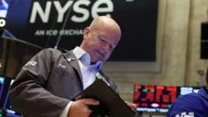 Read more about the article 道指收跌200点，标普500因通胀数据高于预期下挫 | AiF 财经日报