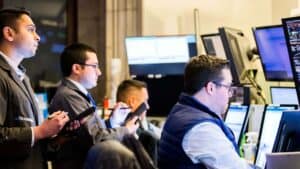 Read more about the article 道指收涨逾300点，特朗普暂缓新关税，英伟达大涨 | AiF 财经日报