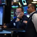 Read more about the article 标普500指数周四收跌，华尔街反弹受阻 | AiF 财经日报