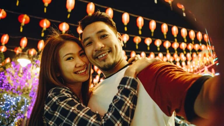 Read more about the article 7年累积超$30万：华人夫妻用「投资贷款 + 自动定投」，从打工族走向资产翻倍！👫