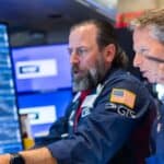 Read more about the article 道琼斯工业平均指数在周五下跌超过700点，以色列和伊朗之间的冲突升级，引发市场剧烈震荡| AiF 财经日报