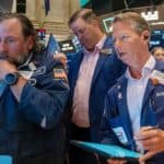 Read more about the article 道指大跌逾400点，特朗普新关税引发市场抛售| AiF 财经日报