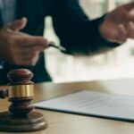 Read more about the article 骗子就在你我身边：连RBC这样的大银行也出事了，你还敢盲信“大牌”？| AiF insight