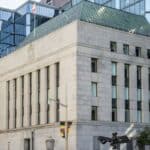 Read more about the article 加拿大央行与联邦机构响应自由党削减支出计划，三年削减15%运营预算| AiF insight
