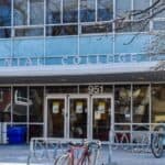 Read more about the article 安省高校危机加剧：万人失业、600门课程被砍，加拿大高教系统面临转折点| AiF insight