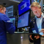 Read more about the article 道琼斯指数周四大跌逾200点，出现明显反转| AiF 财经日报