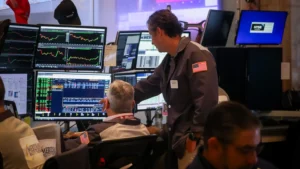 Read more about the article 标普500指数上涨，纳指创收盘新高，苹果股价大涨| AiF 财经日报