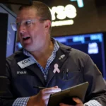 Read more about the article 标普500收低，英伟达拖累科技板块，道指盘中短暂触及新高| AiF 财经日报