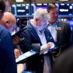 Read more about the article 标普500连跌四日，纳指连续下挫，科技股承压| AiF 财经日报