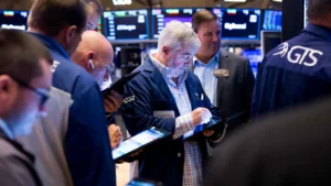 Read more about the article 标普500连跌四日，纳指连续下挫，科技股承压| AiF 财经日报