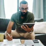 Read more about the article 2024年主动型基金多数跑输大盘，S&P报告指出 | AiF insight