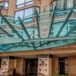 Read more about the article 多伦多公寓价格崩盘！Yorkville豪宅半年亏损80万火速抛售 | AiF insight