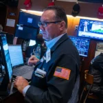 Read more about the article 美股收低，就业市场放缓强化降息预期却加剧经济担忧| AiF 财经日报