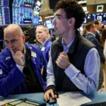 Read more about the article 标普500从纪录高位小幅回落，市场静待美联储重大利率决议 | AiF 财经日报