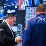 Read more about the article 美股连续第二天下跌，投资者持续抛售英伟达和甲骨文等AI概念股 | AiF 财经日报