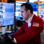 Read more about the article 标普500低开后反弹，在英伟达带动下再创收盘新高 | AiF 财经日报