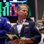 Read more about the article 标普500结束七连涨，受甲骨文股价下跌及政府关门担忧拖累 | AiF 财经日报