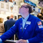 Read more about the article 美股收于历史新高，投资者无视政府关门担忧 | AiF 财经日报