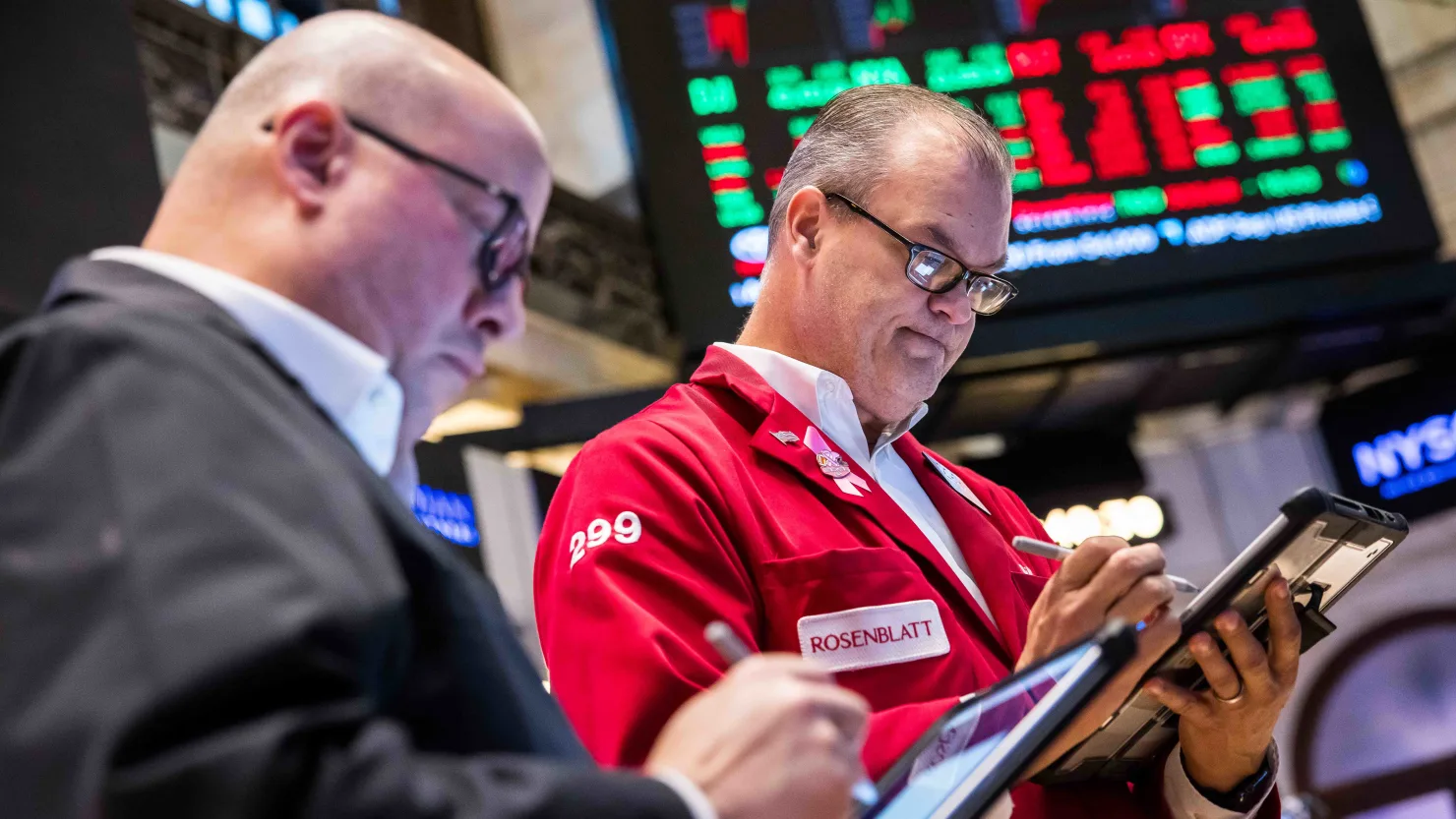 标普500在震荡交易中收跌,特朗普再度批评中国引发市场回落