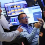 Read more about the article 标普500上涨，收复周三跌幅并再创新高 | AiF 财经日报