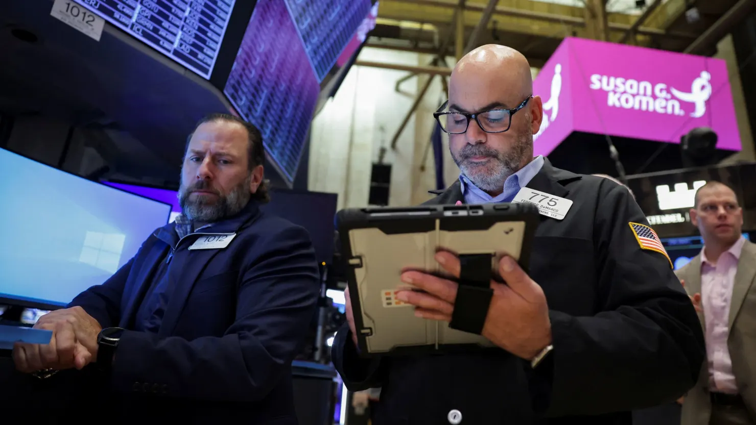 美股收低,道指跌逾300点,银行业不良贷款担忧升温