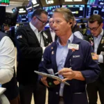 Read more about the article 标普500首次突破6800点收盘，大涨1%，中美贸易缓和提振市场 | AiF 财经日报