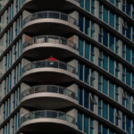 Read more about the article 温哥华新公寓滞销超 2,500 套：二十年最严重库存危机 | AiF insight