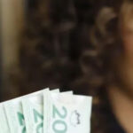 Read more about the article 让钱为你工作，而不是被钱困住：一位加拿大女子的财务觉醒| AiF insight